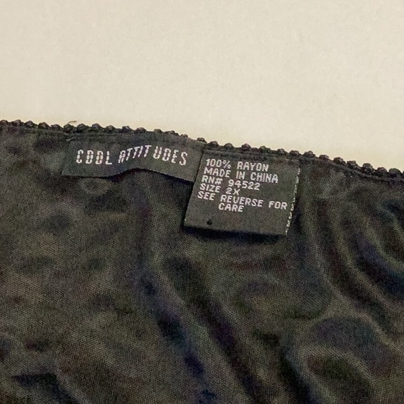 Cool Attitudes Black V-Neck Sleeveless Top - Picture 9 of 9